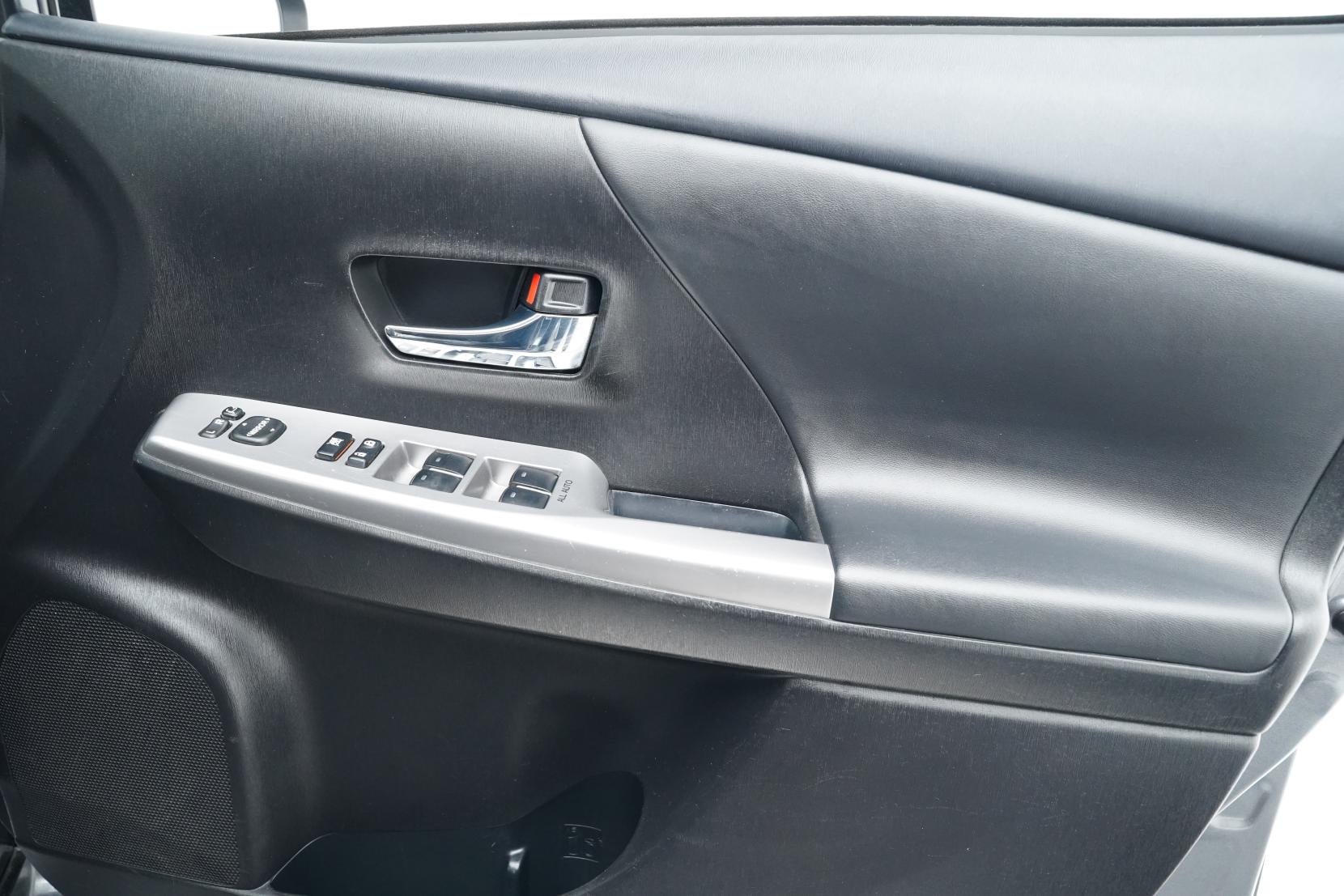 Toyota Prius Alpha G 7 Seater