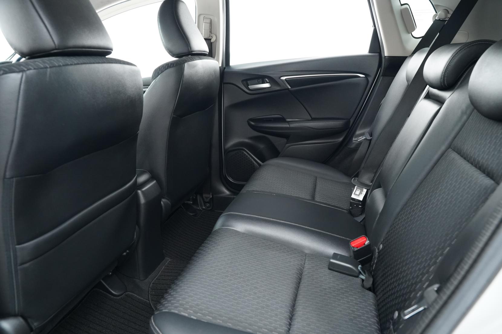 Honda Fit 1.5 Hybrid L PACKAGE