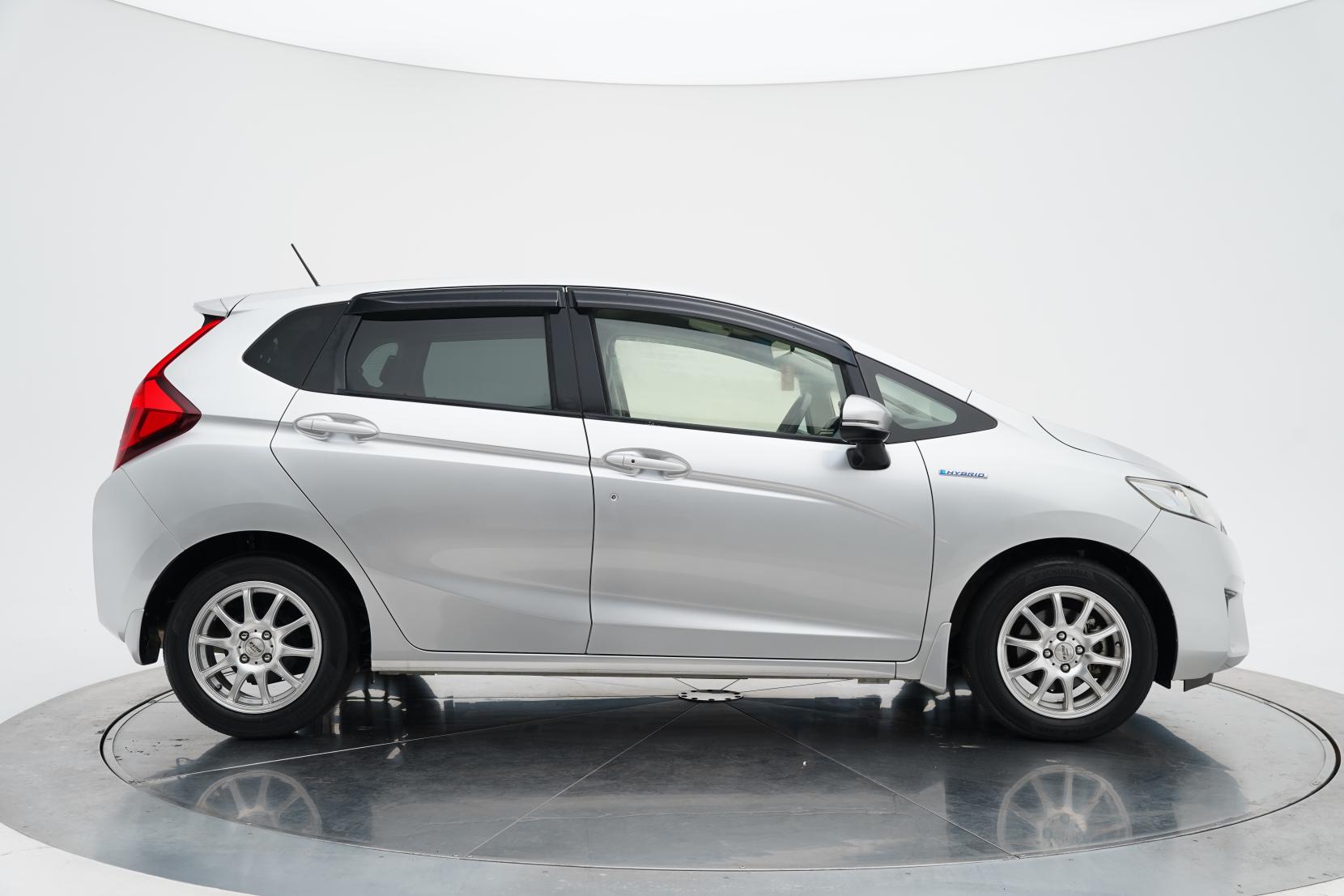 Honda Fit 1.5 Hybrid L PACKAGE