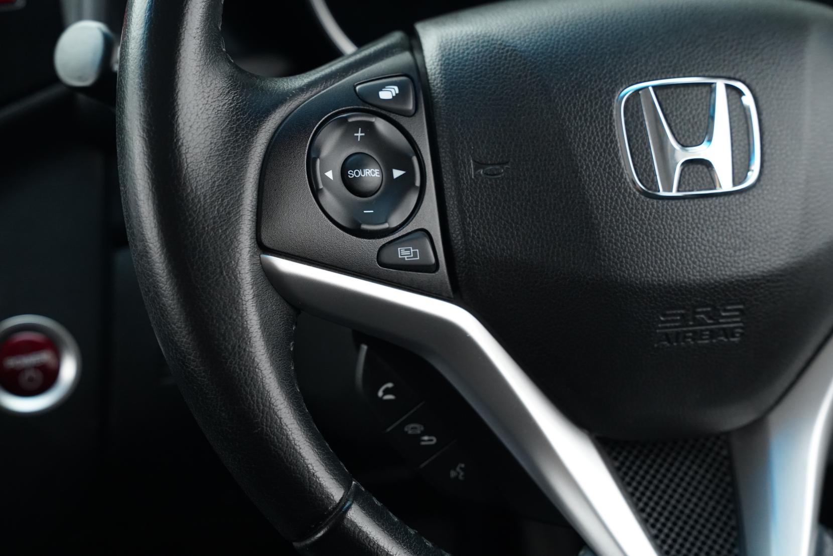 Honda Fit 1.5 Hybrid L PACKAGE