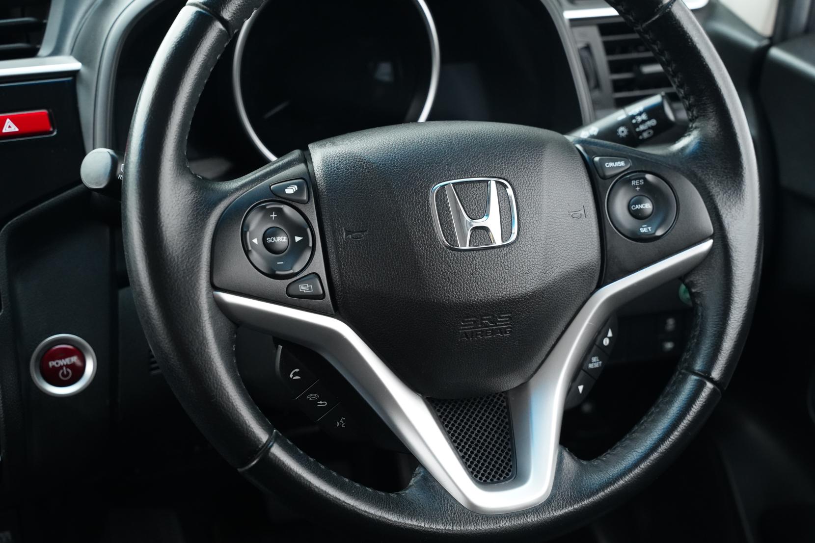 Honda Fit 1.5 Hybrid L PACKAGE