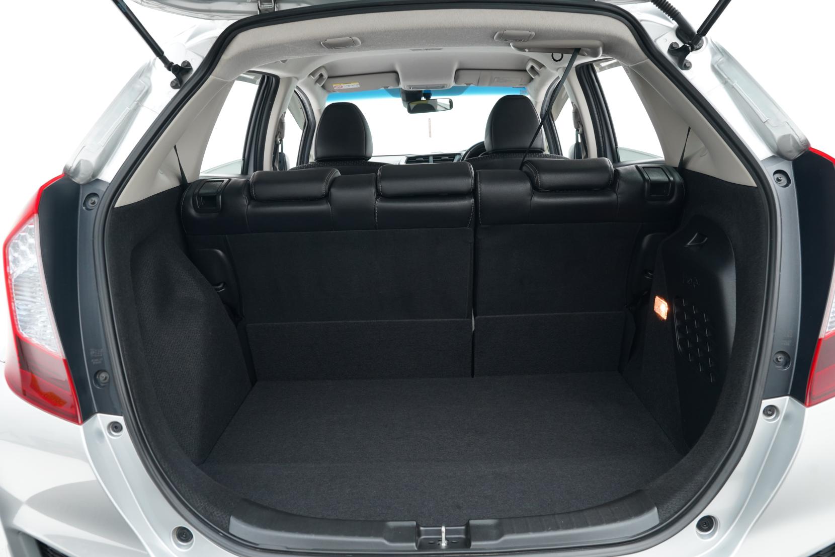 Honda Fit 1.5 Hybrid L PACKAGE