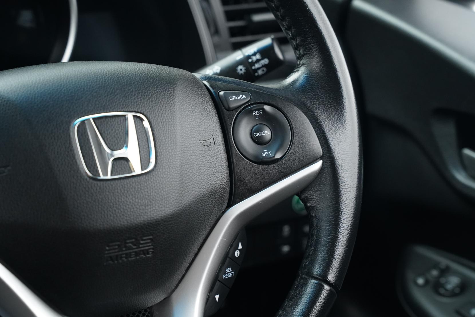 Honda Fit 1.5 Hybrid L PACKAGE