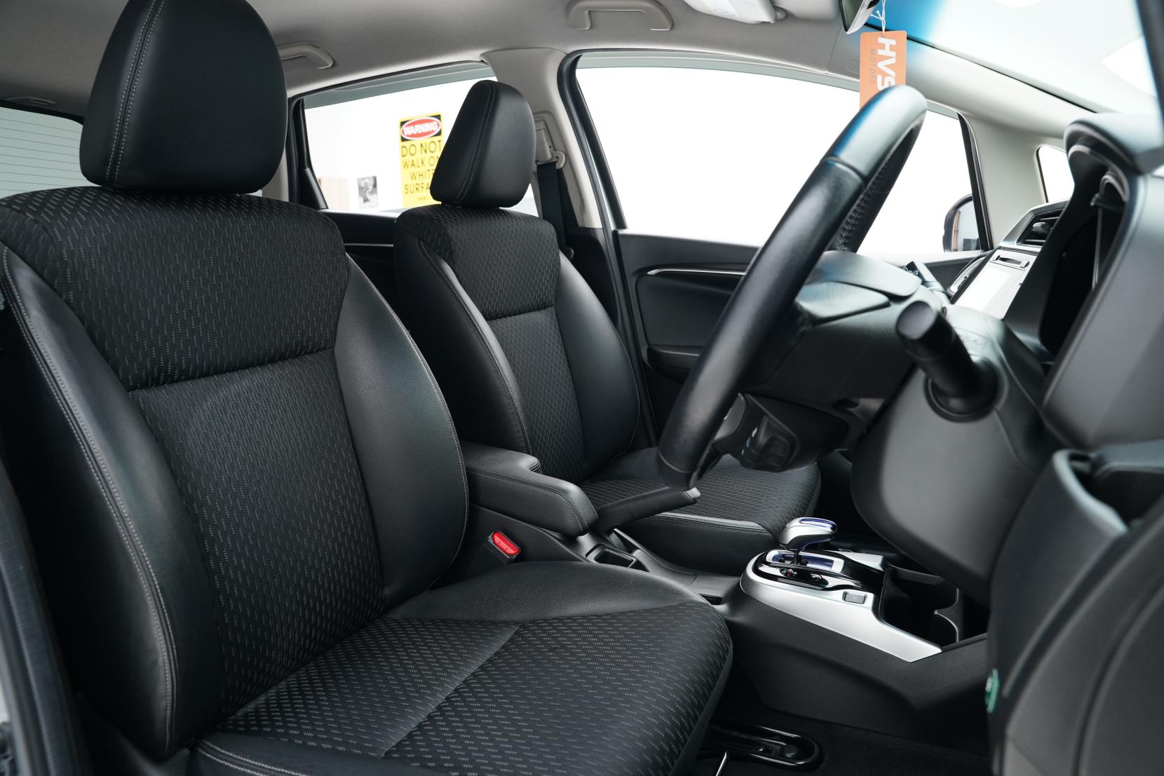 Honda Fit 1.5 Hybrid L PACKAGE