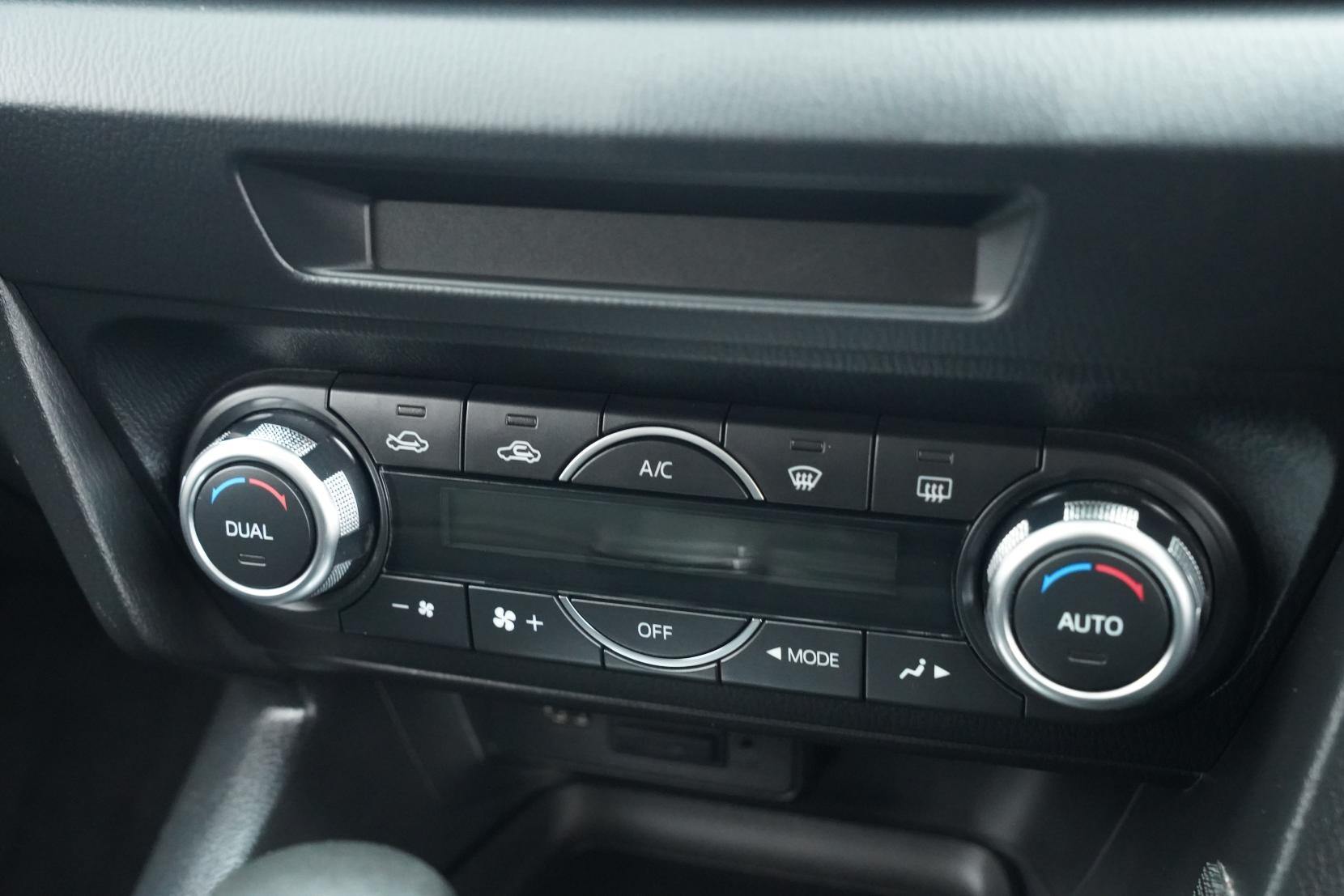 Mazda Axela 2.0 SPORT 20S TOURING