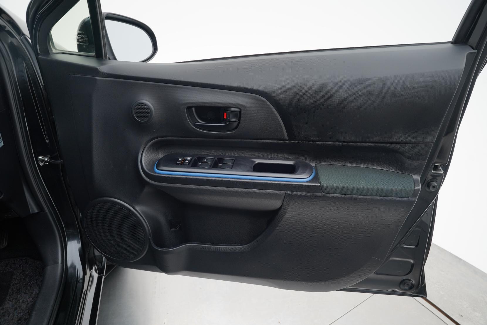 Toyota Aqua 1.5 Hybrid S