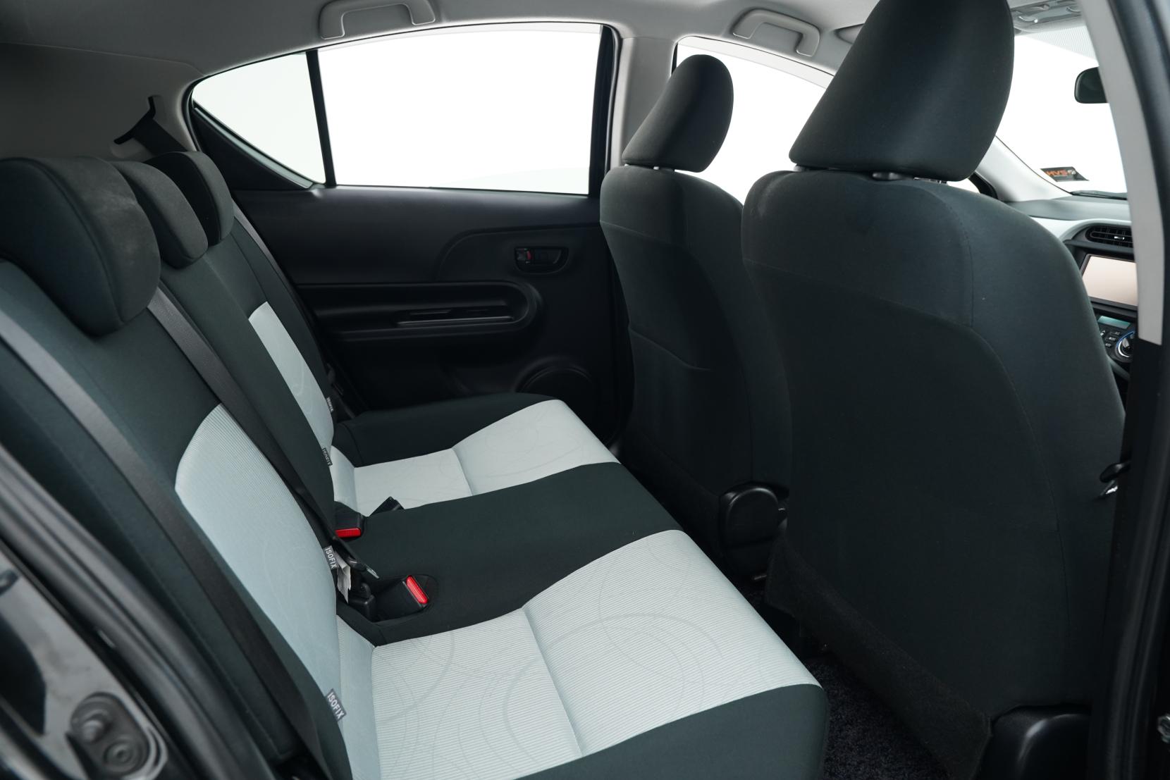 Toyota Aqua 1.5 Hybrid S