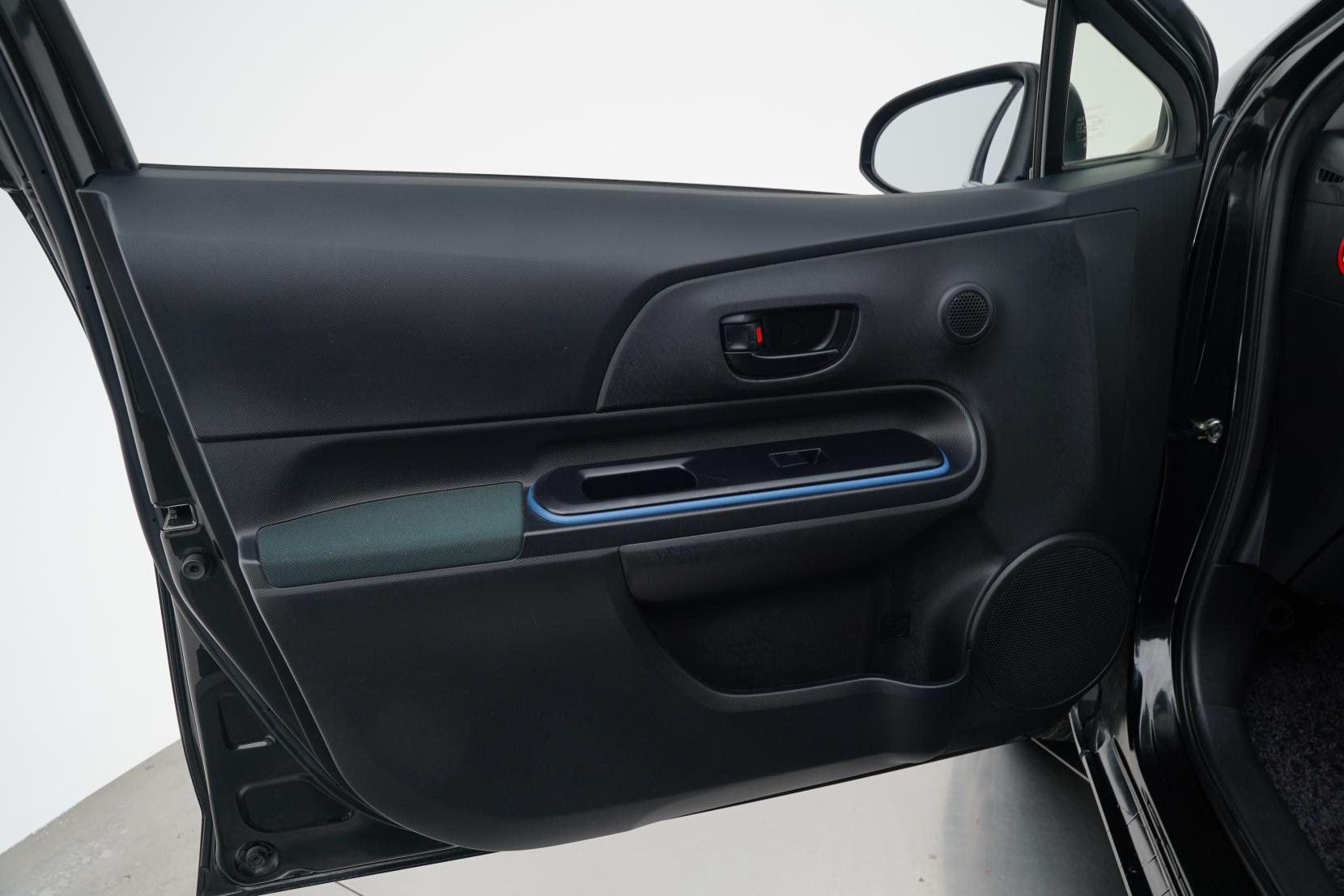 Toyota Aqua 1.5 Hybrid S