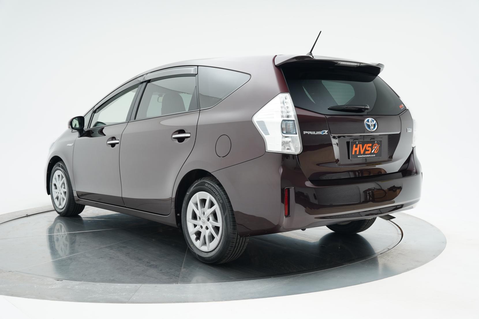 Toyota Prius Alpha S 5 Seater