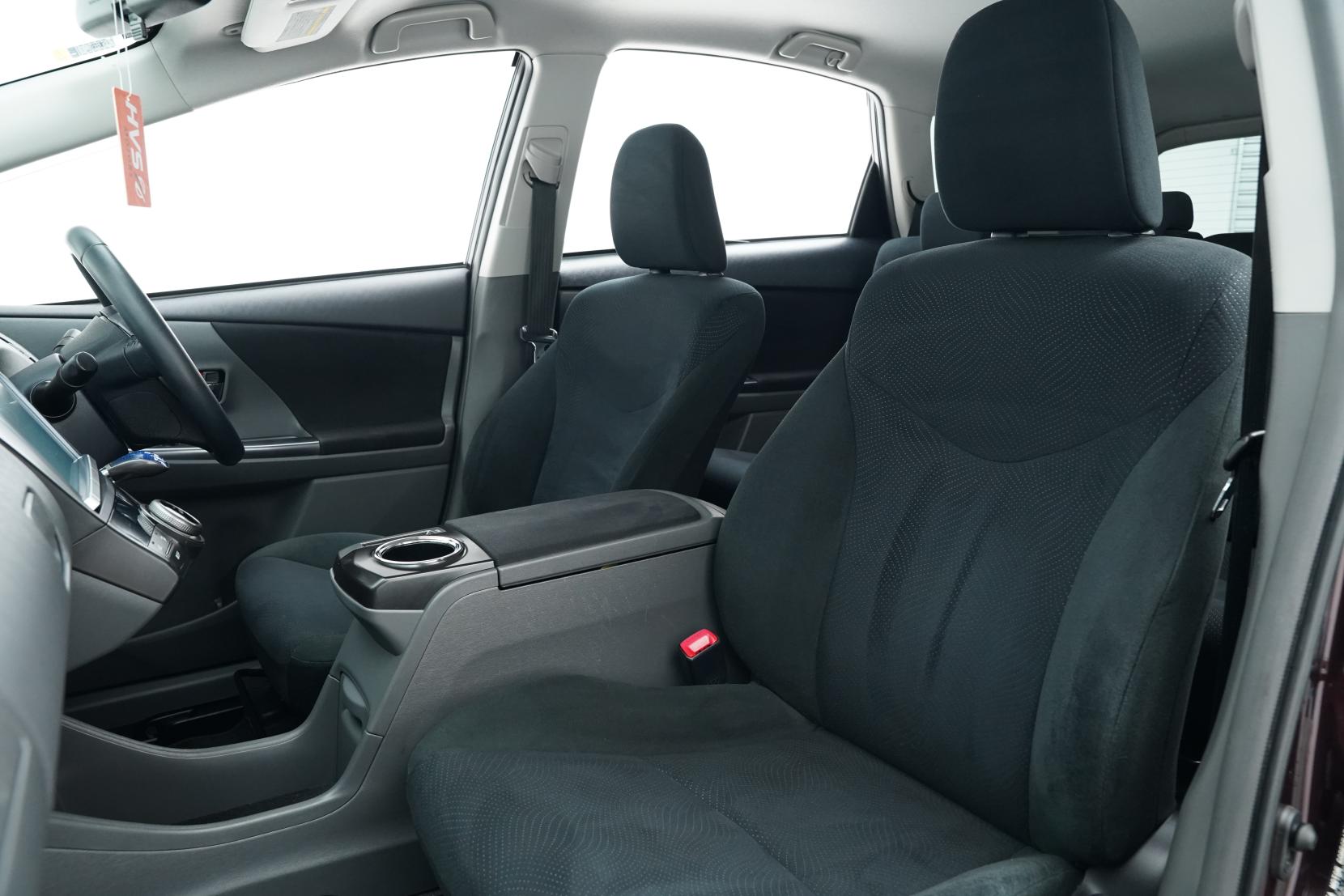 Toyota Prius Alpha S 5 Seater