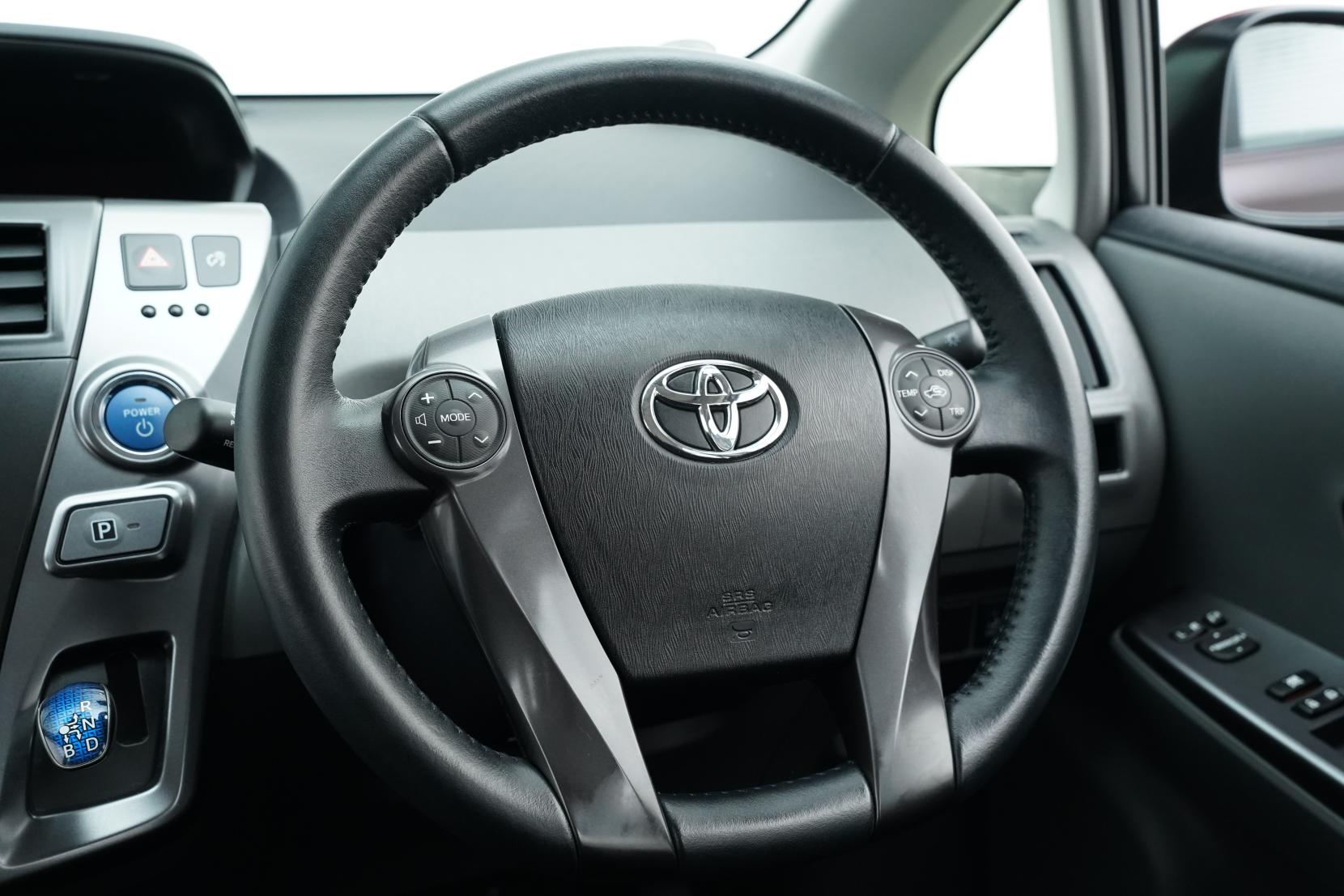 Toyota Prius Alpha S 5 Seater