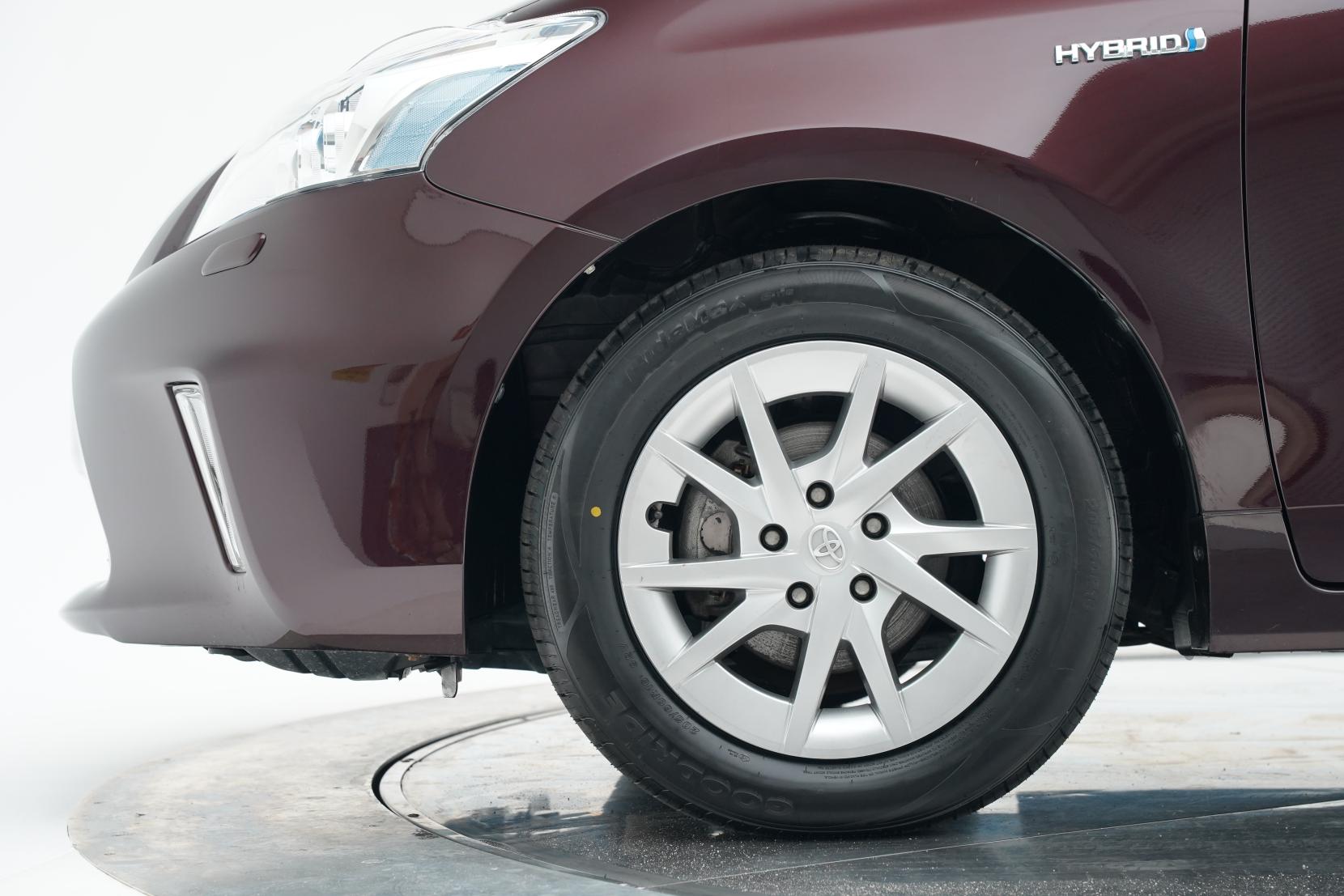 Toyota Prius Alpha S 5 Seater