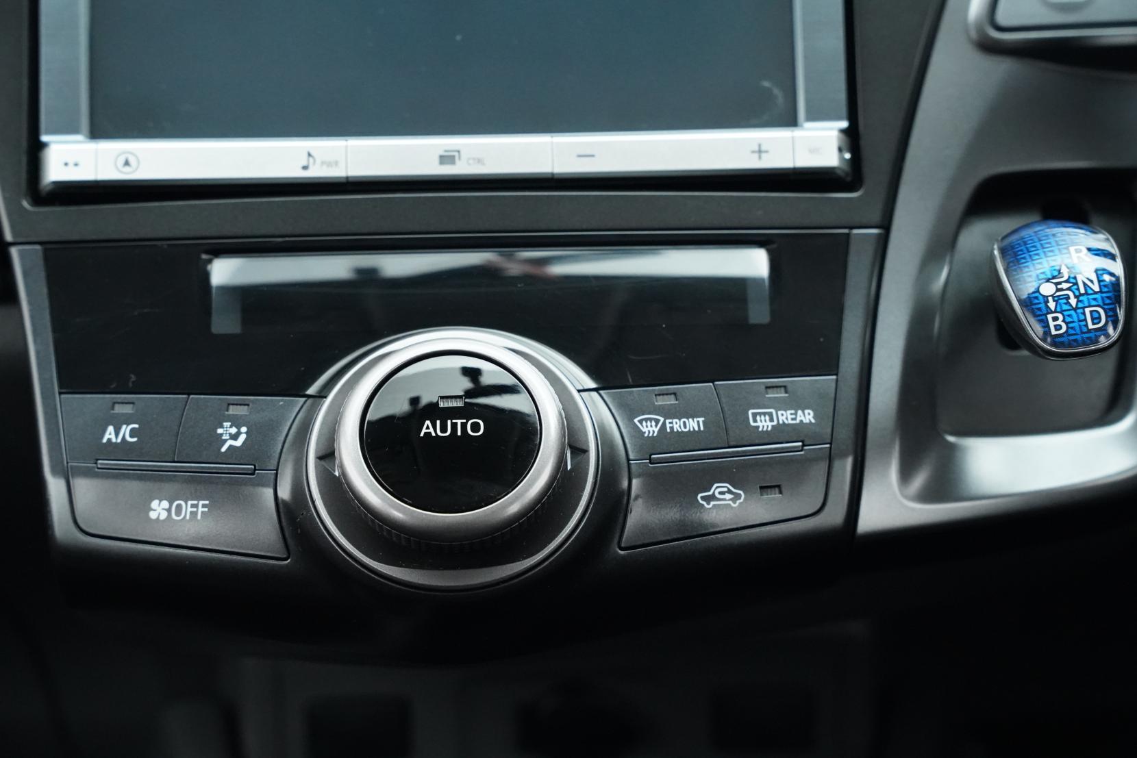 Toyota Prius Alpha S 5 Seater