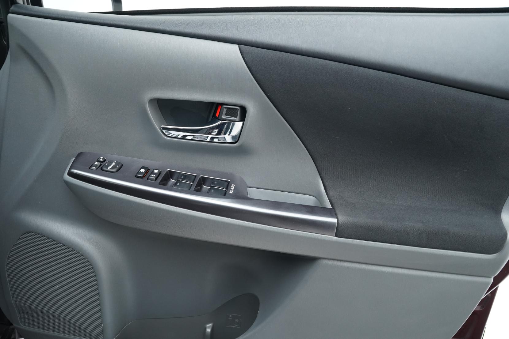 Toyota Prius Alpha S 5 Seater