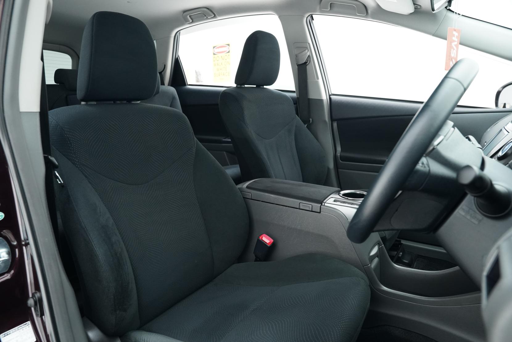 Toyota Prius Alpha S 5 Seater