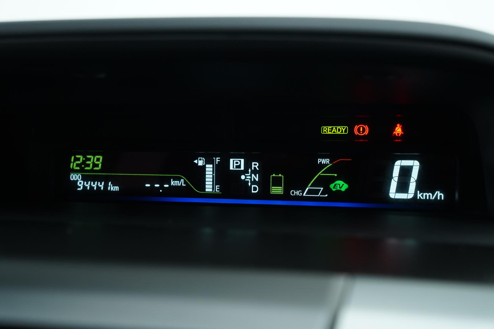 Toyota Prius Alpha S 5 Seater