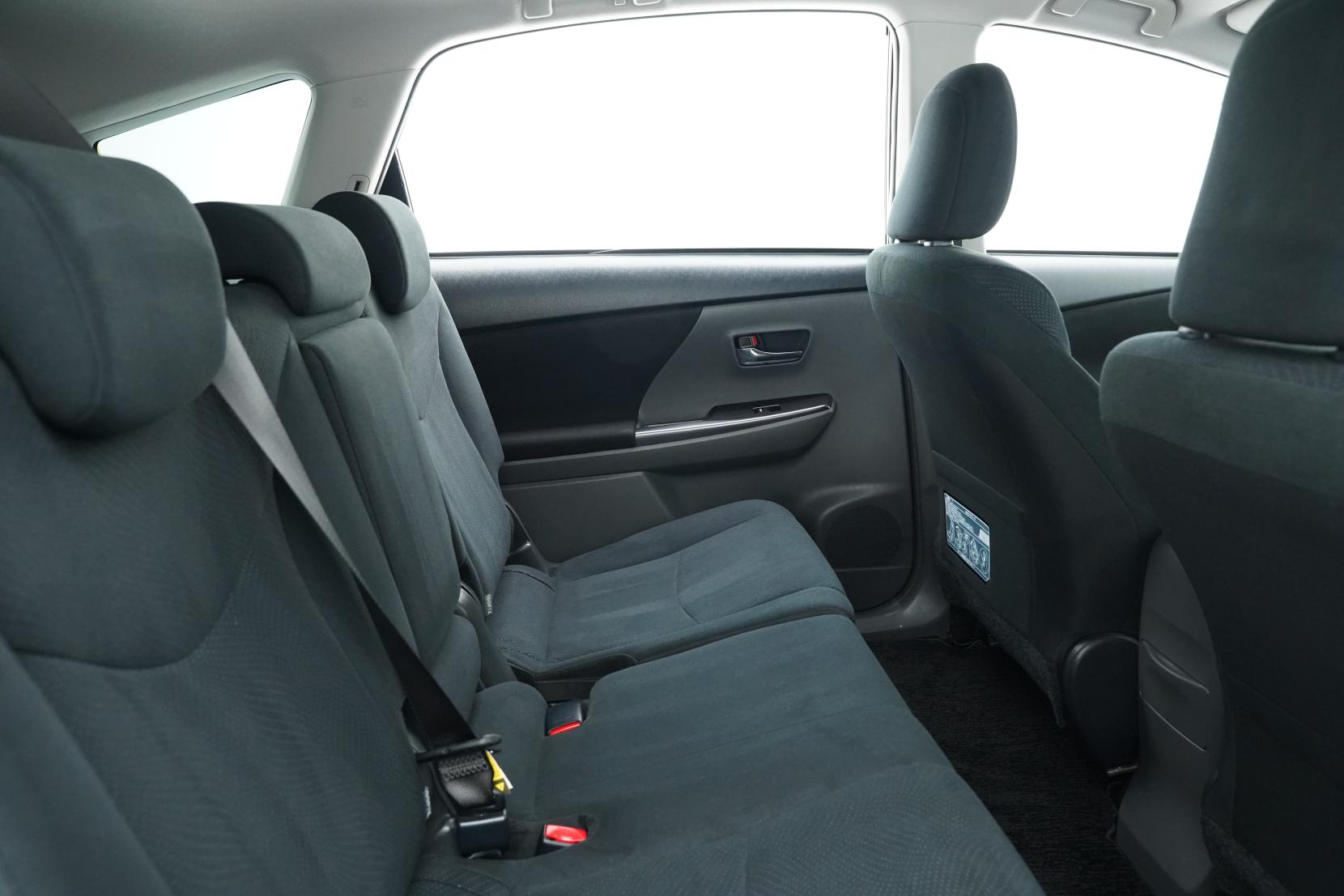 Toyota Prius Alpha S 5 Seater