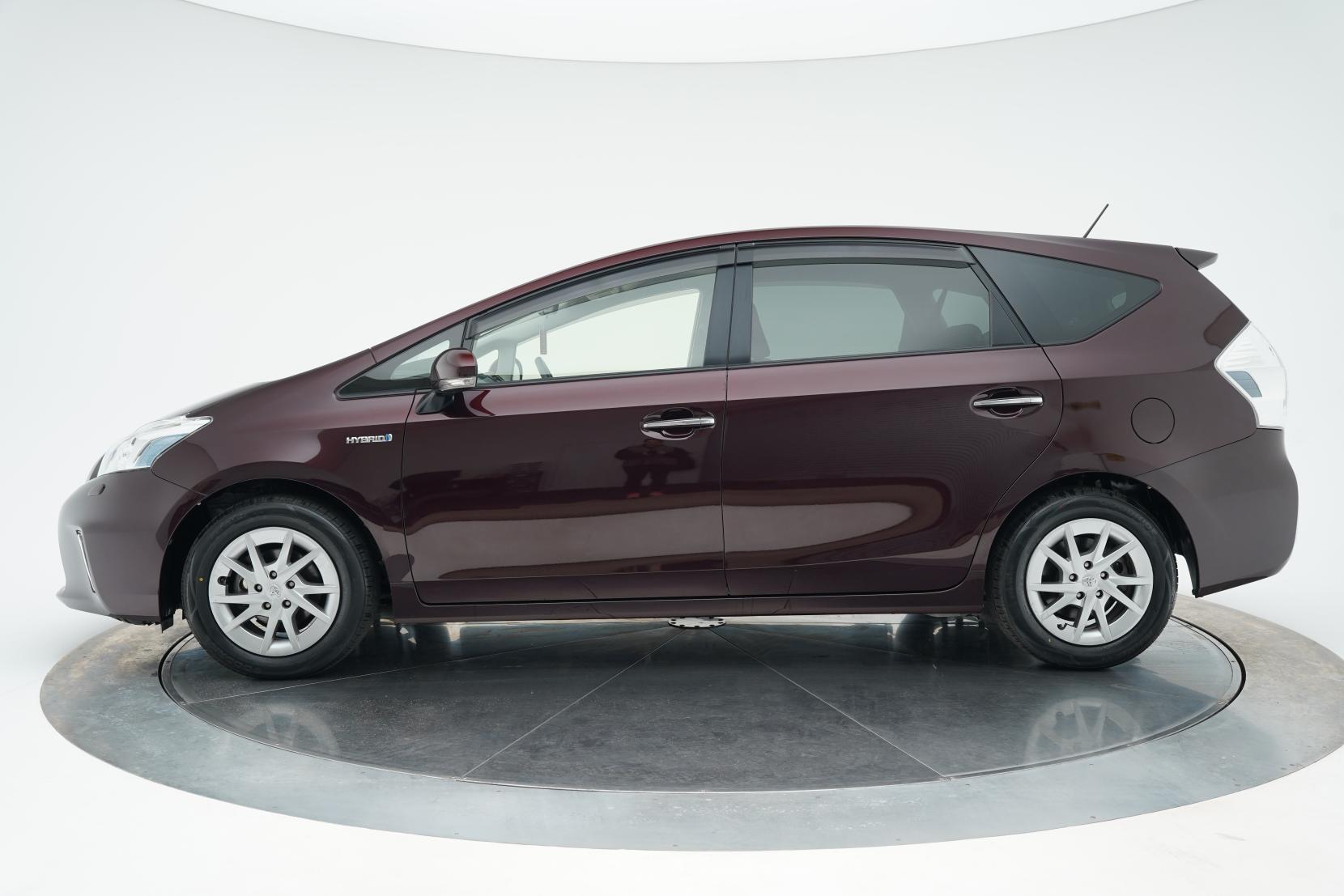 Toyota Prius Alpha S 5 Seater