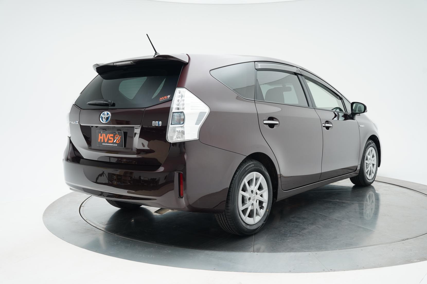 Toyota Prius Alpha S 5 Seater