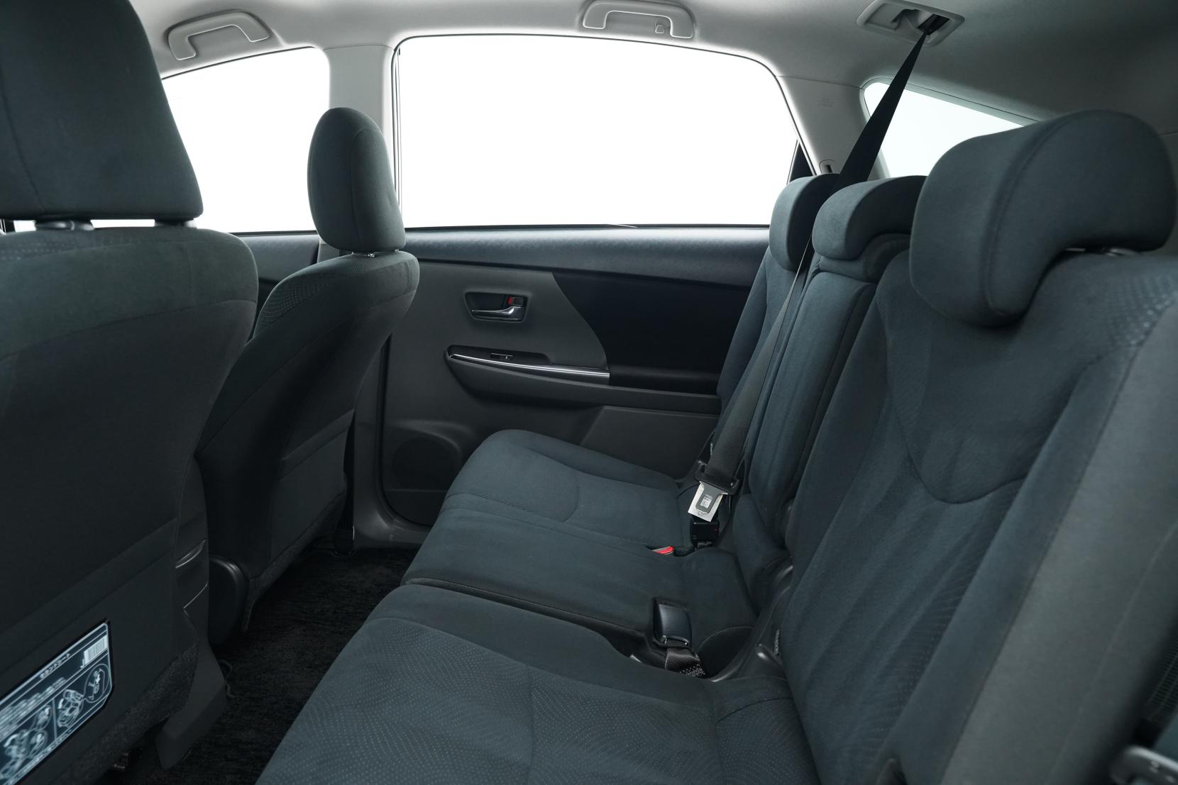 Toyota Prius Alpha S 5 Seater