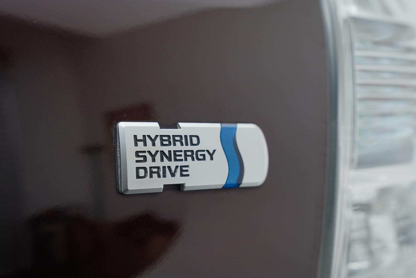 Toyota Prius Alpha S 5 Seater