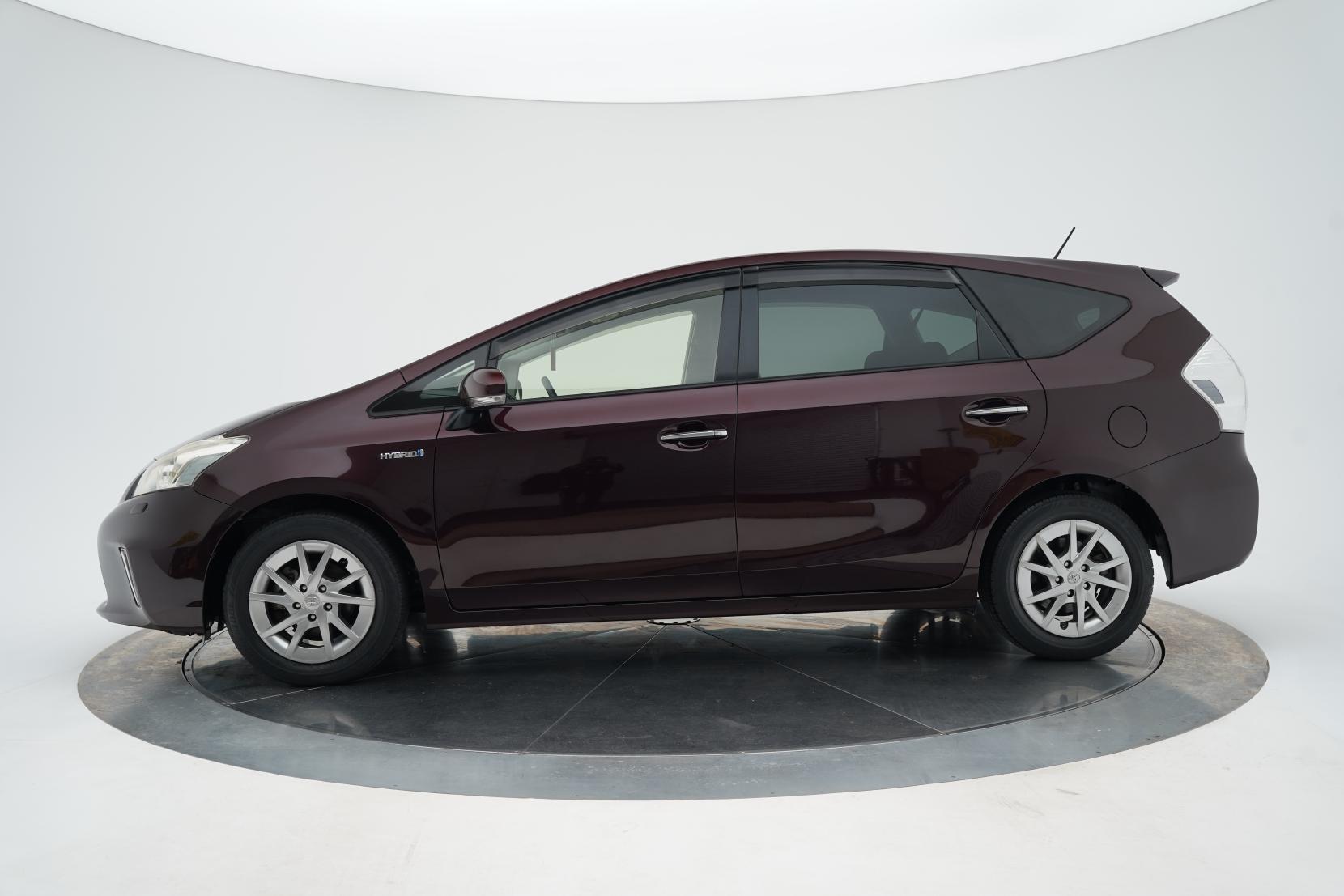 Toyota Prius Alpha Wagon S