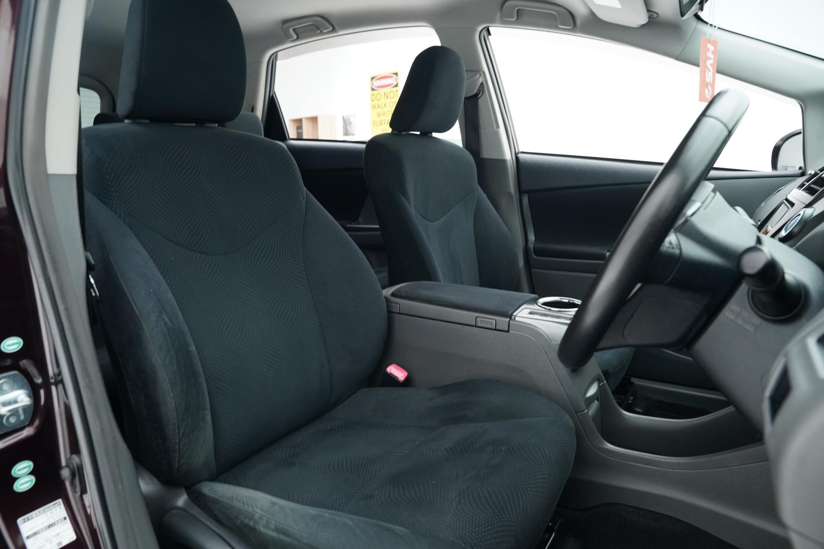 Toyota Prius Alpha Wagon S