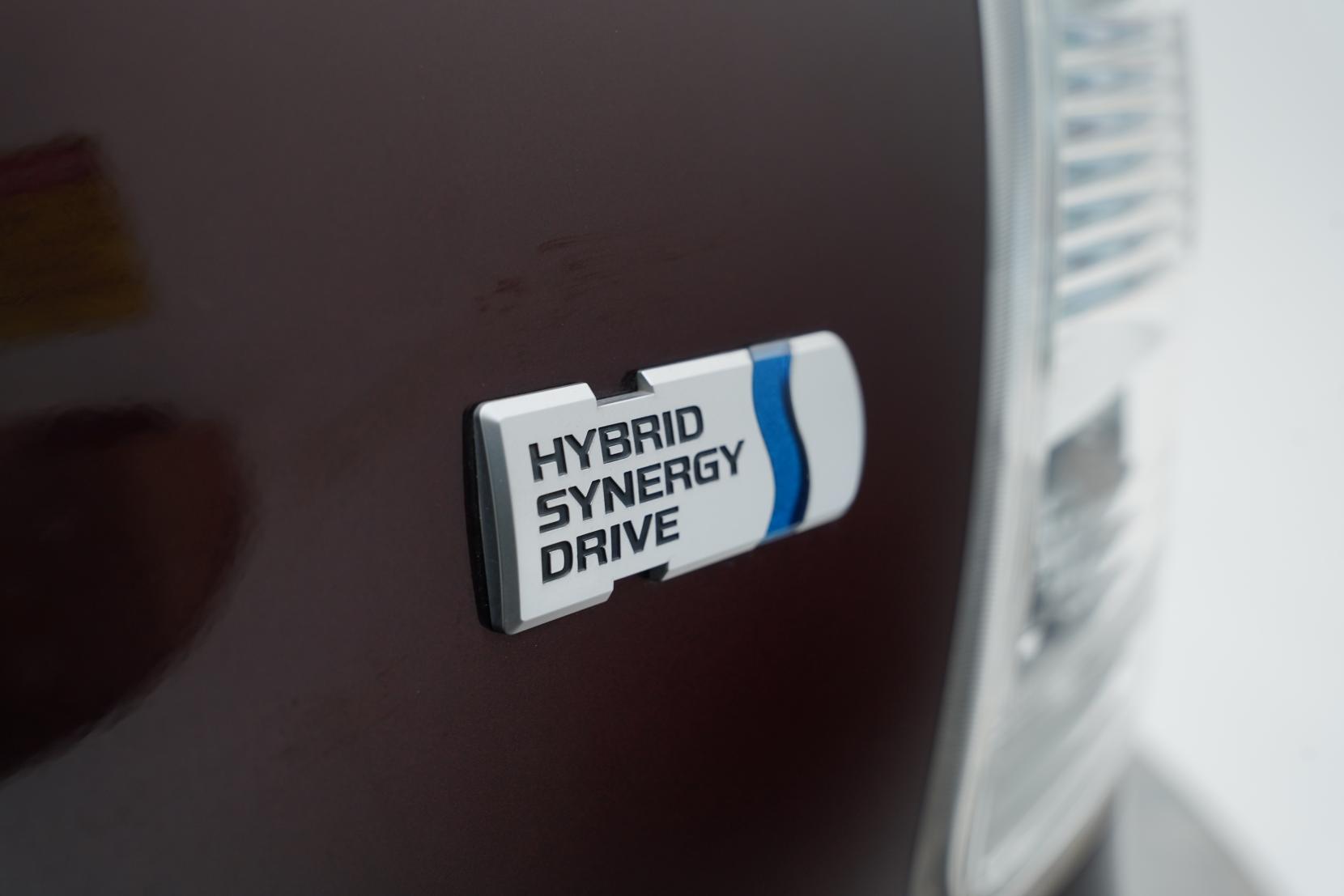 Toyota Prius Alpha Wagon S