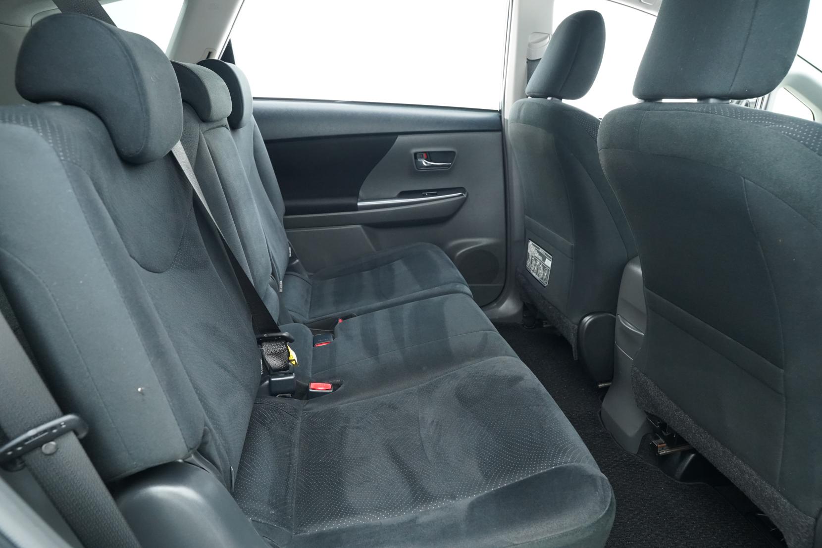 Toyota Prius Alpha Wagon S