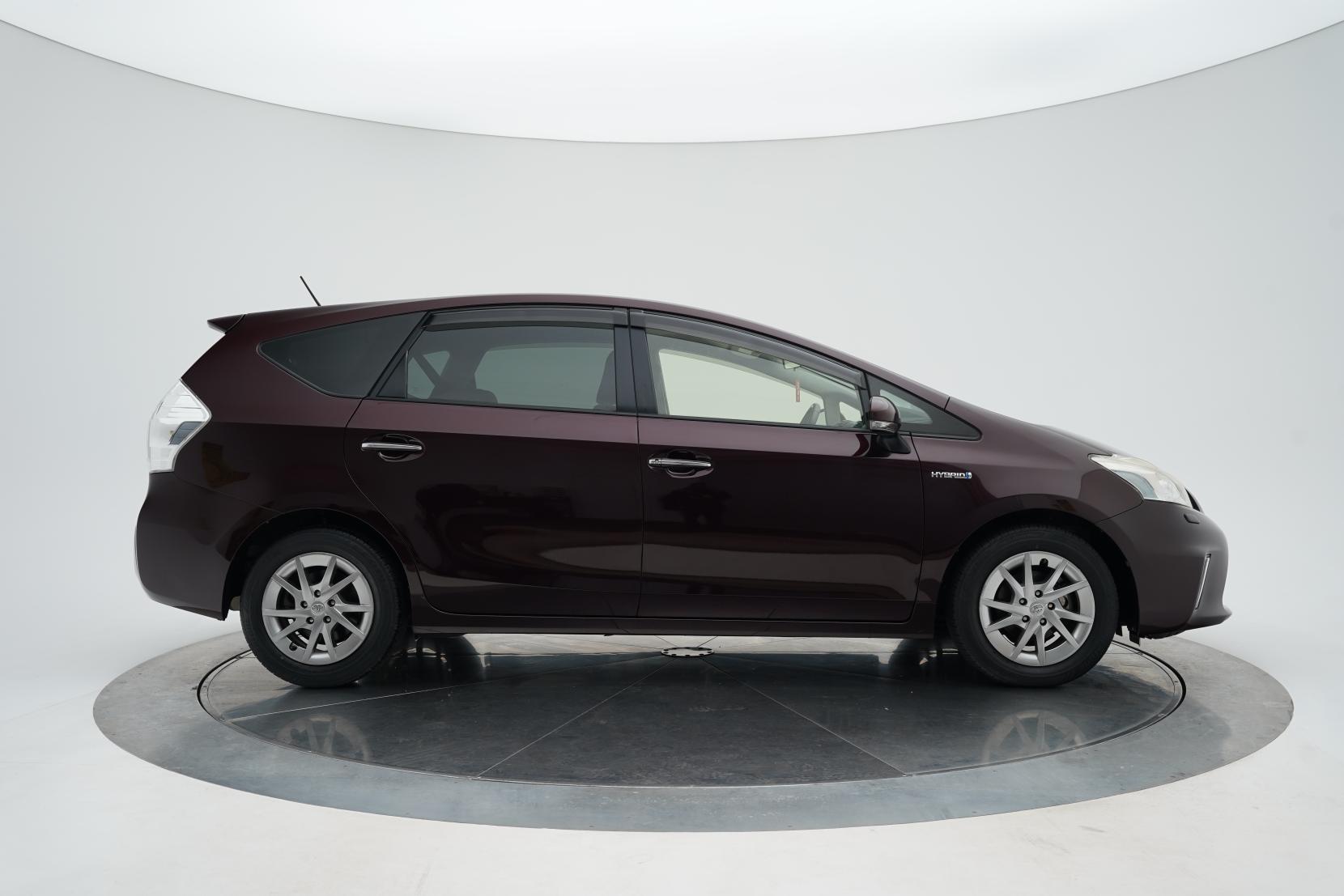 Toyota Prius Alpha Wagon S