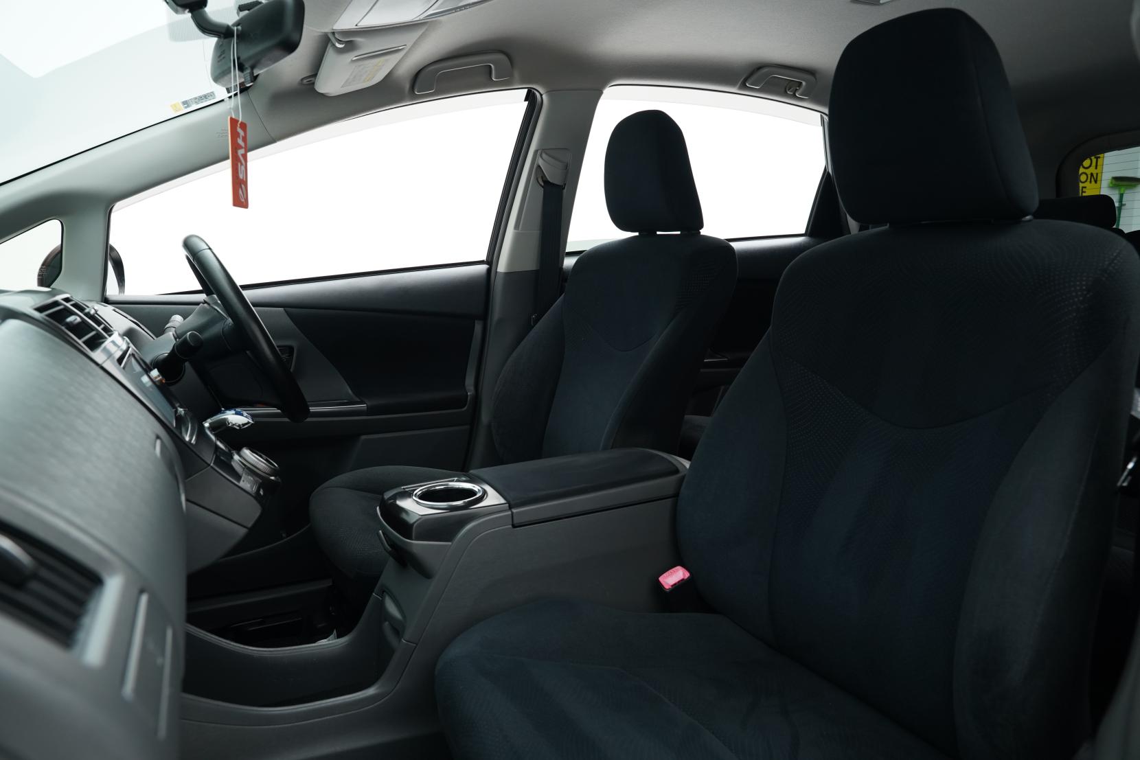 Toyota Prius Alpha Wagon S