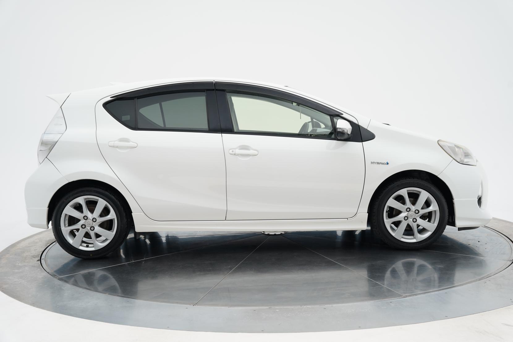 Toyota Aqua 1.5 Aqua II (facelift 2025) S Push Start