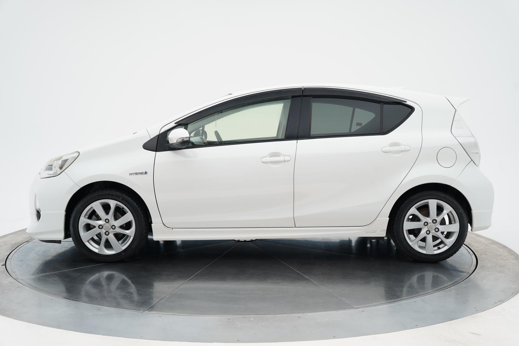 Toyota Aqua 1.5 Aqua II (facelift 2025) S Push Start