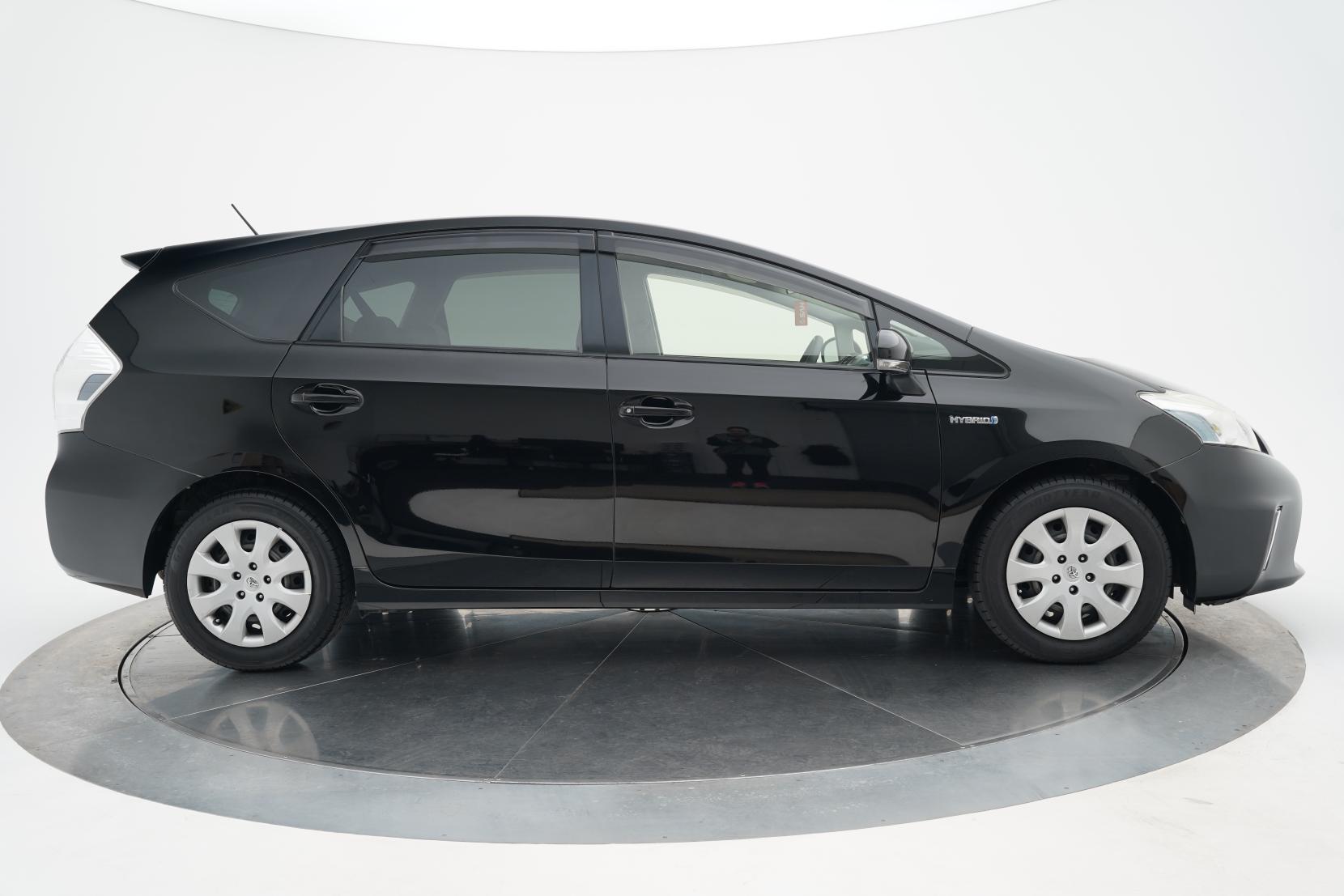 Toyota Prius Alpha Wagon S