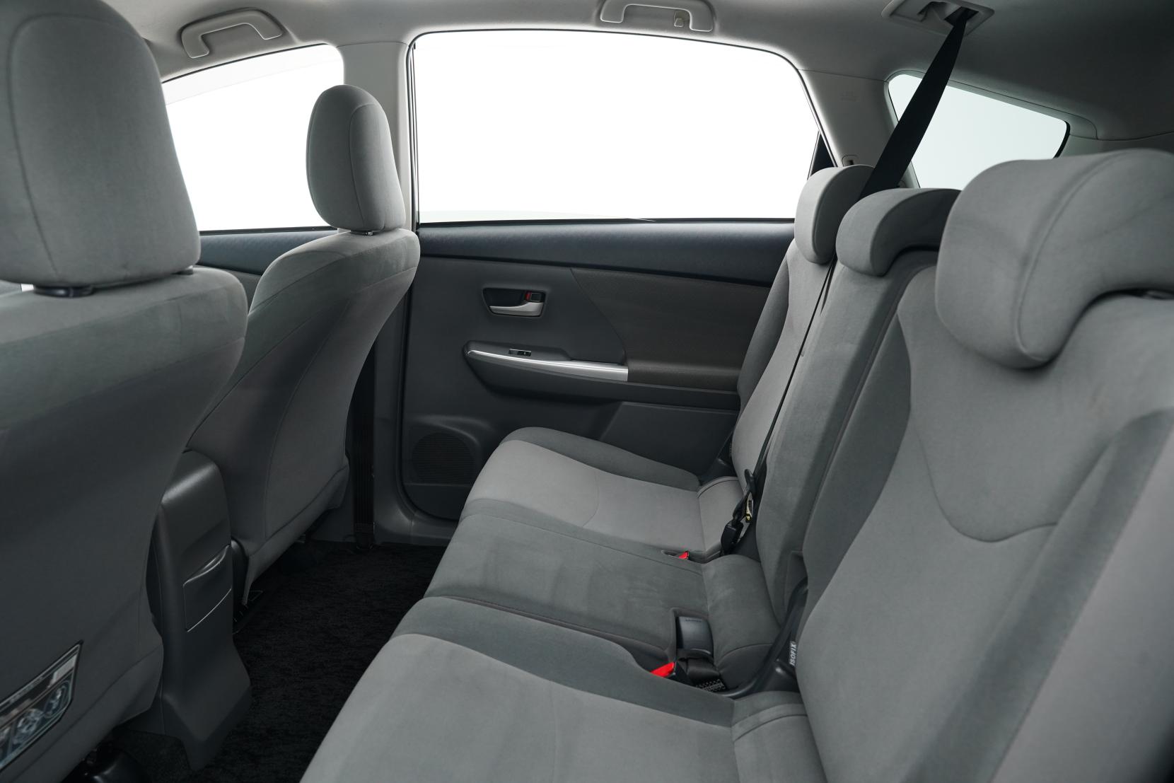 Toyota Prius Alpha Wagon S