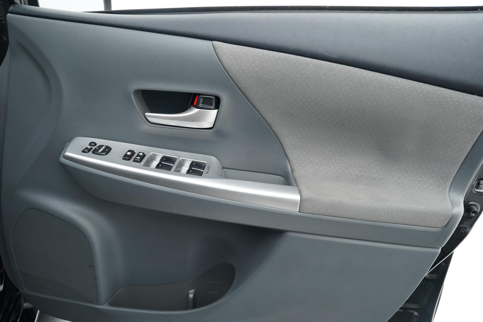 Toyota Prius Alpha Wagon S