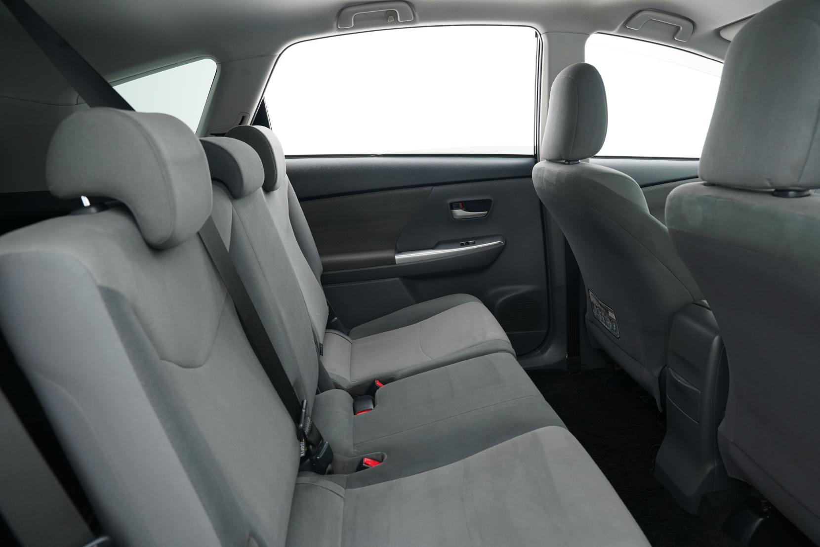 Toyota Prius Alpha Wagon S
