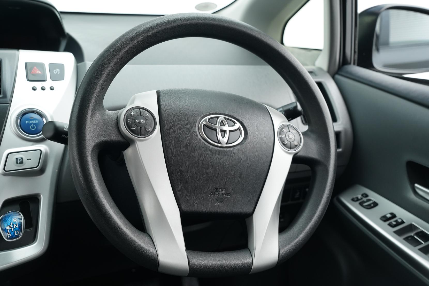 Toyota Prius Alpha Wagon S