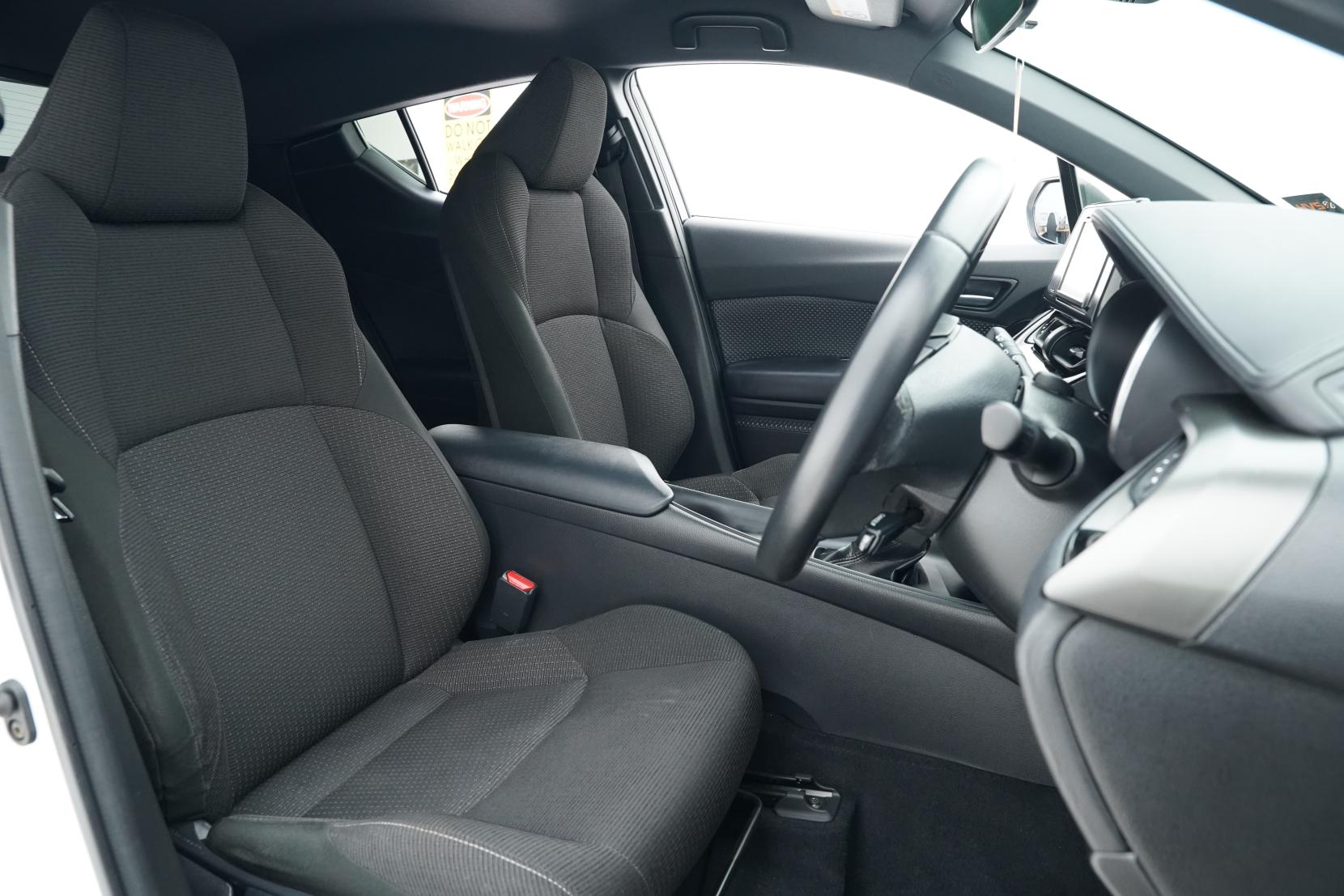 Toyota C-HR 1.8 Hybrid S