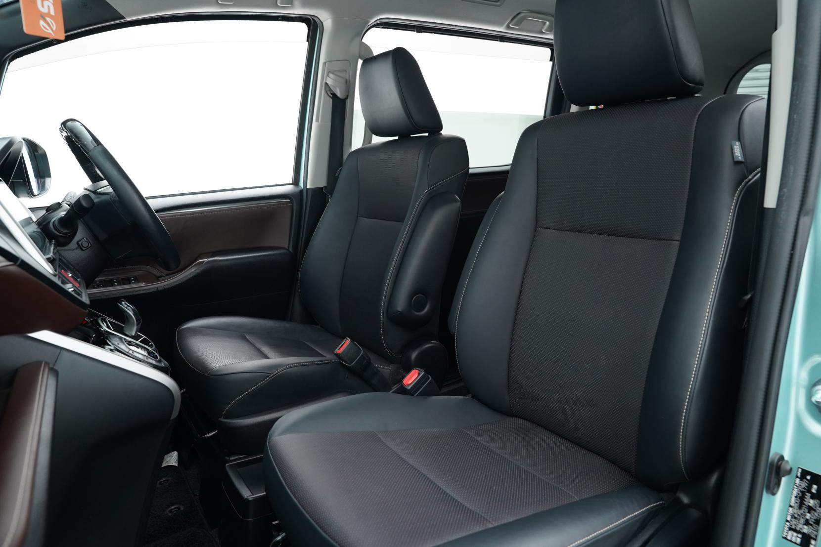 Toyota Esquire 1.8 HYBRID GI