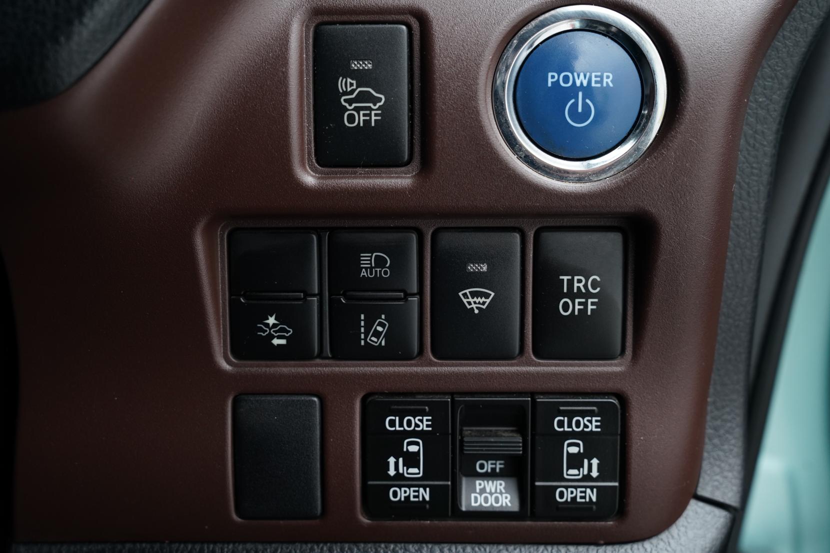 Toyota Esquire 1.8 HYBRID GI