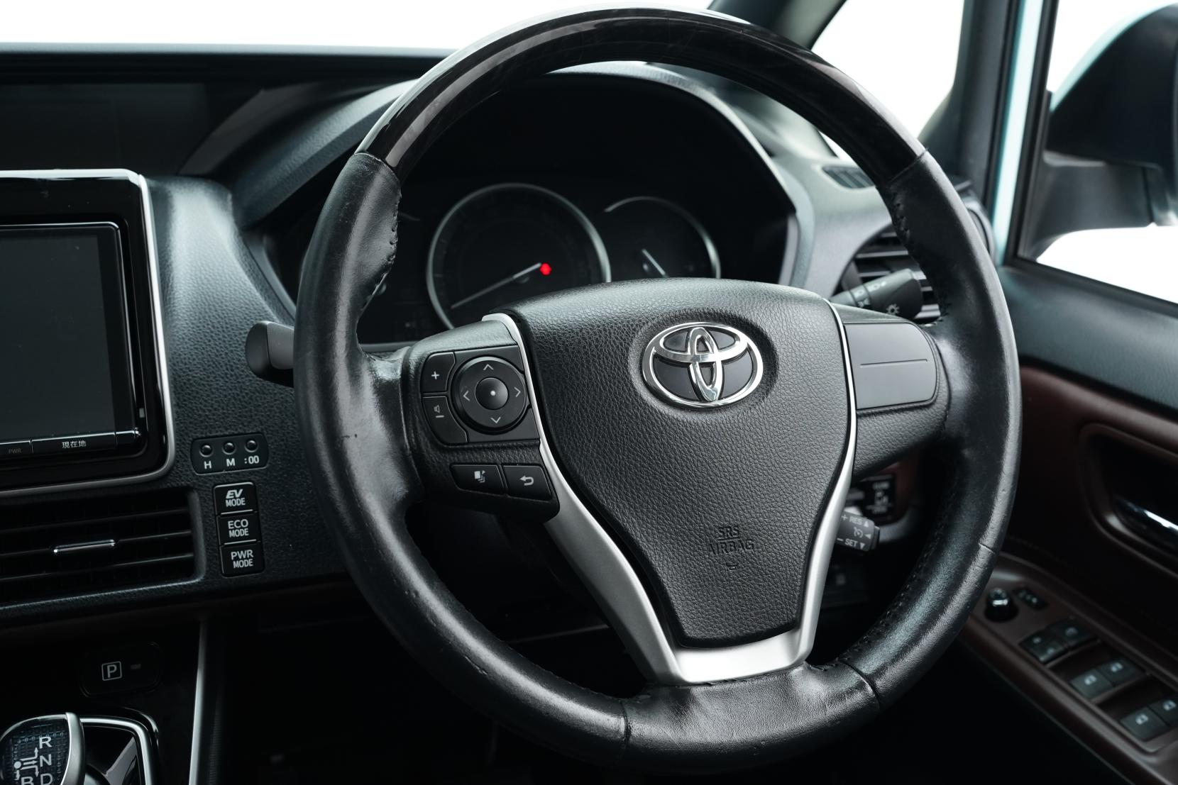 Toyota Esquire 1.8 HYBRID GI