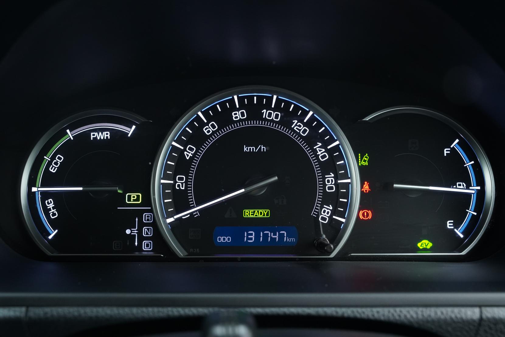 Toyota Esquire 1.8 HYBRID GI