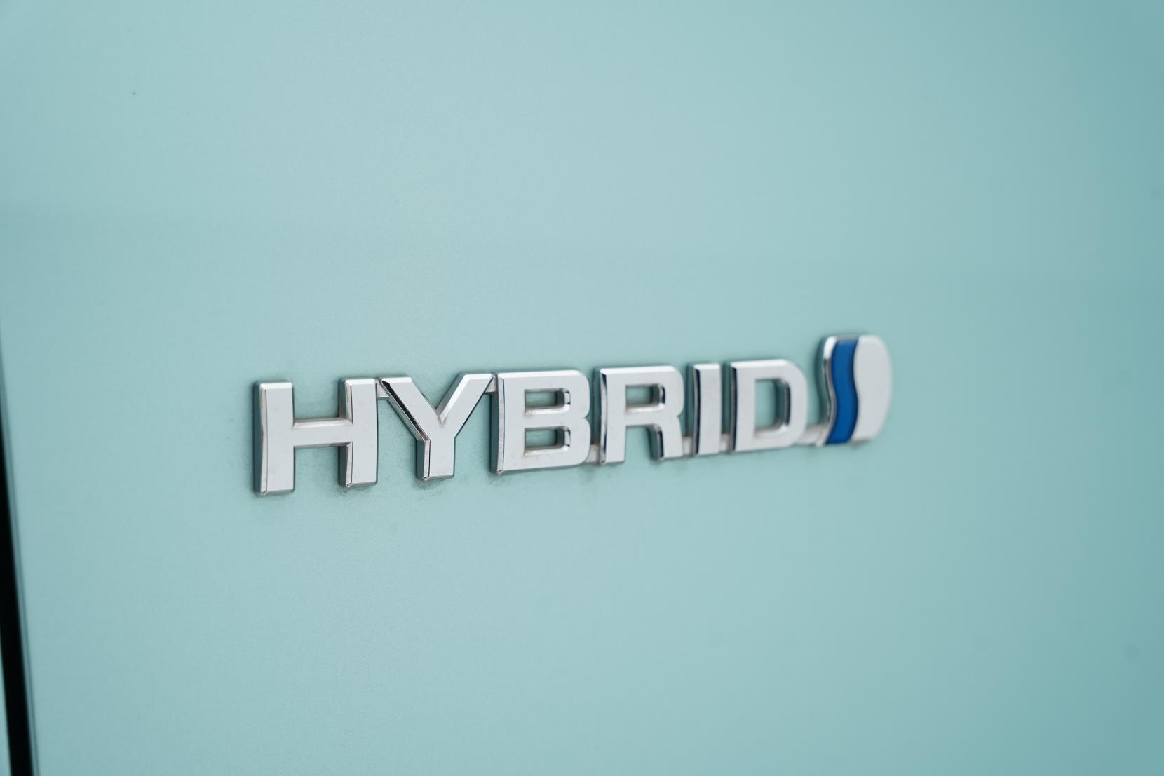 Toyota Esquire 1.8 HYBRID GI