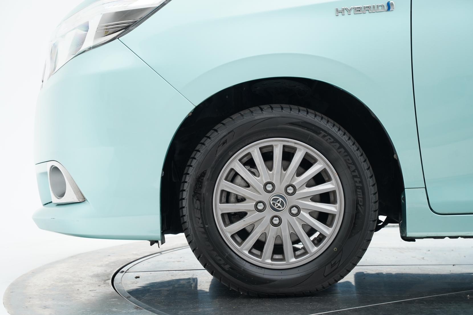 Toyota Esquire 1.8 HYBRID GI