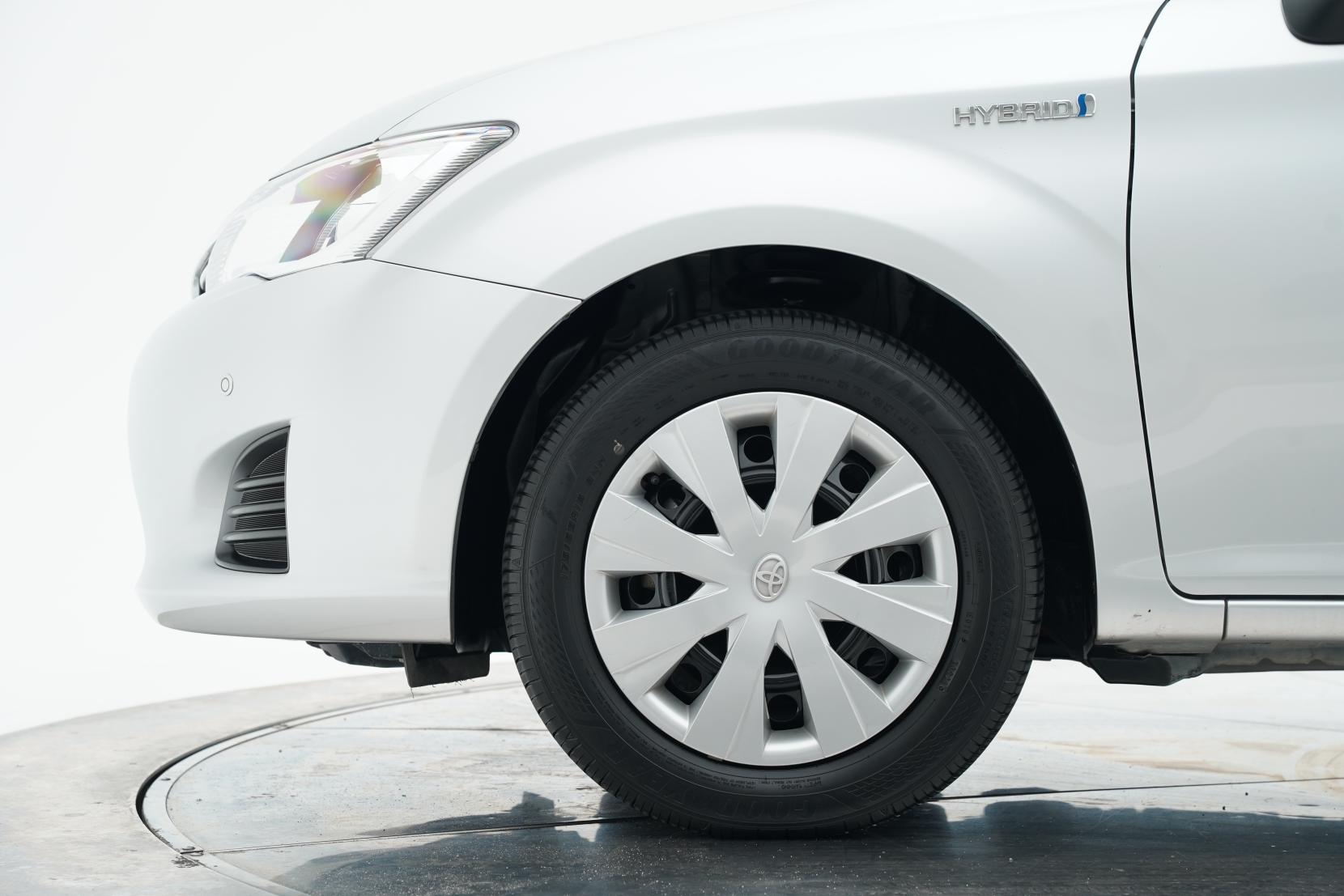 Toyota Corolla 1.5 Fielder Hybrid 8SRS