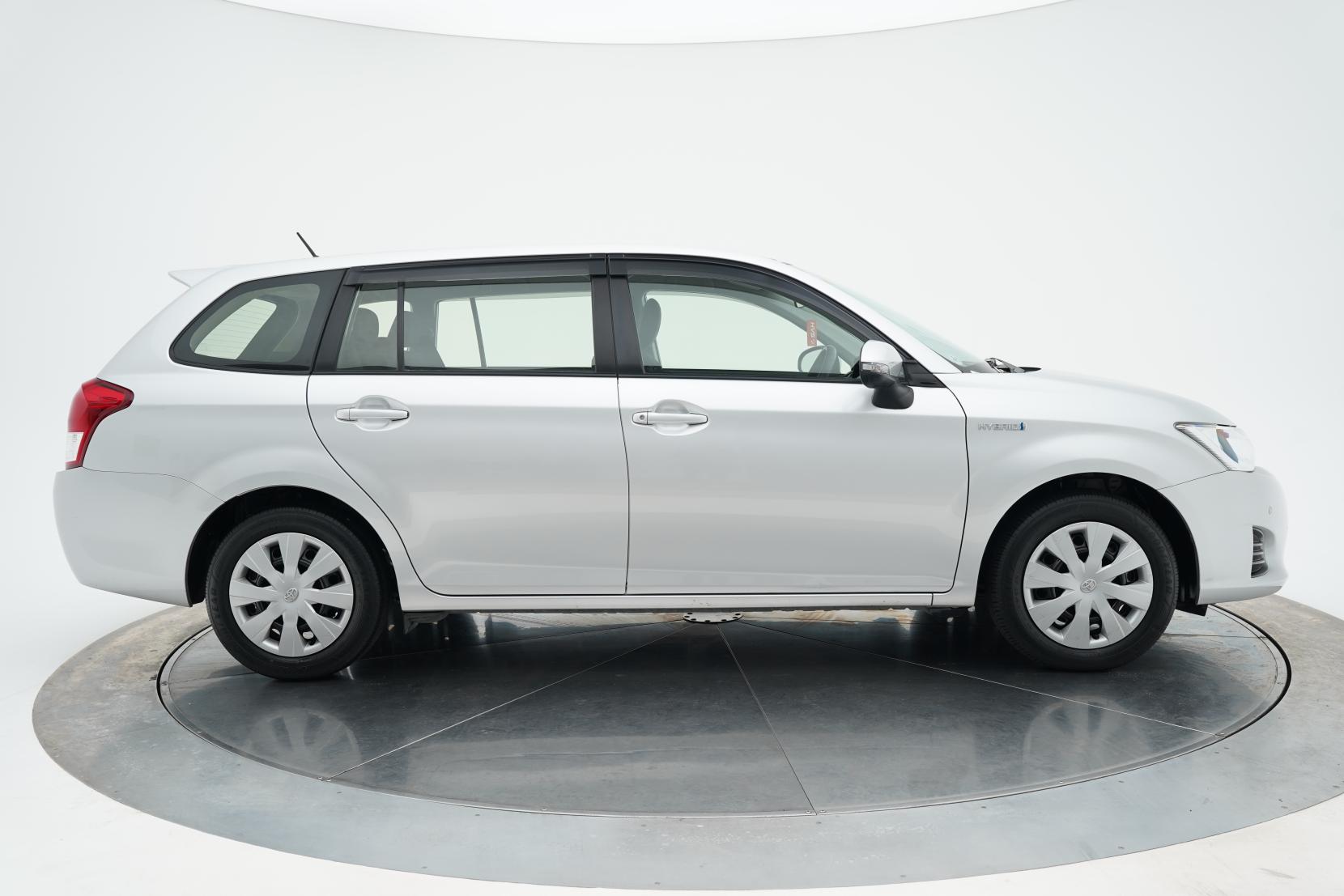 Toyota Corolla 1.5 Fielder Hybrid 8SRS