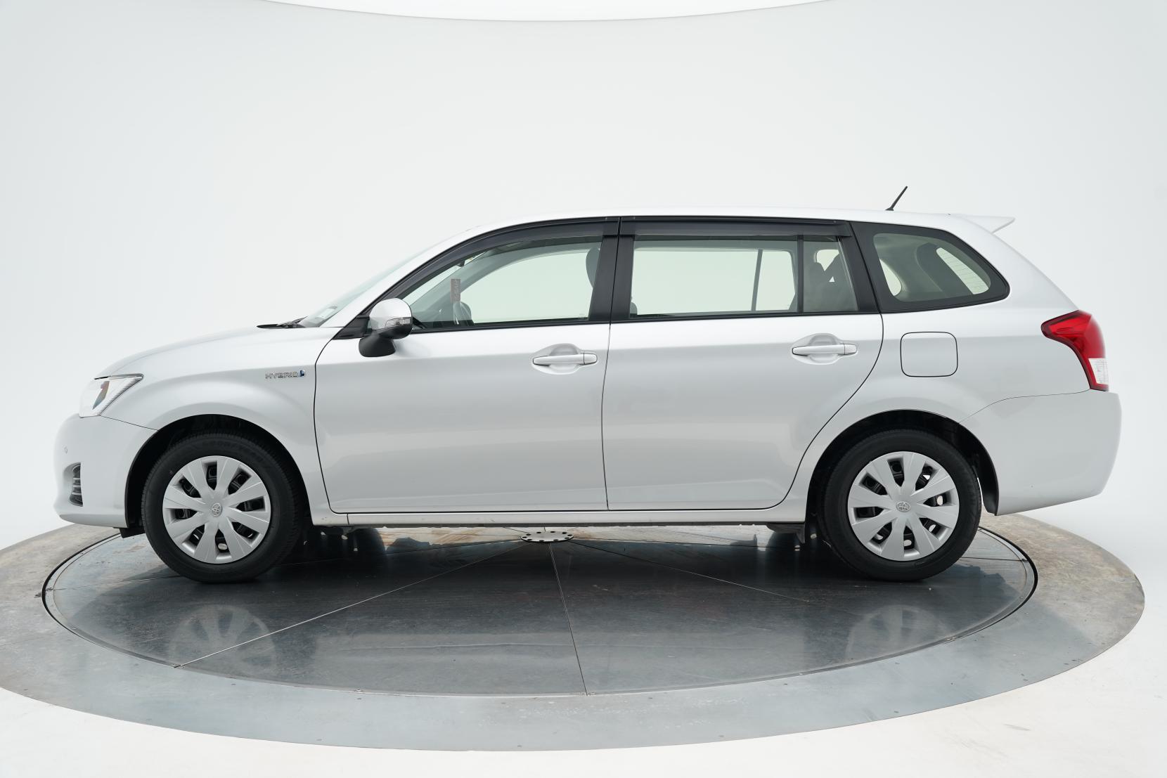 Toyota Corolla 1.5 Fielder Hybrid 8SRS