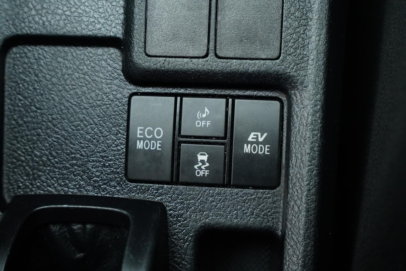 Toyota Corolla 1.5 Fielder Hybrid 8SRS