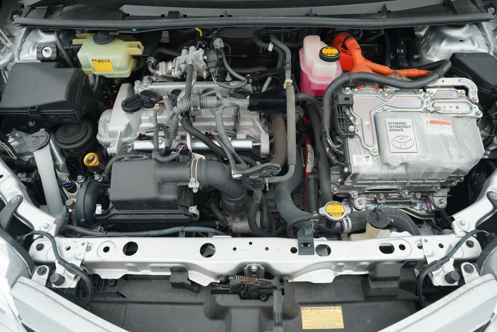 Toyota Corolla 1.5 Fielder Hybrid 8SRS